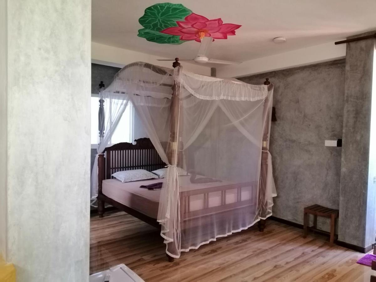 Thambili Beach Room Hikkaduwa Exterior photo